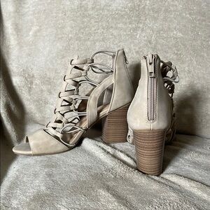 Soda Cream Heels with Chunky Block Heel and Knot Details